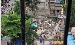 भरभराकर गिरी 40 साल पुरानी 4 मंजिला इमारत- मचा कोहराम भरभराकर गिरी 40 साल पुरानी 4 मंजिला इमारत- मचा कोहराम