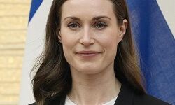 PM ने छलकाए जाम पार्टी में मटकाये कूल्हे- अब हुआ चर्चा आम