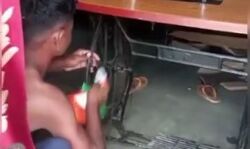 तिरंगे से युवक कर रहा था ऐसा काम-अरेस्ट कर पुलिस ने कराई जेल की सैर तिरंगे से युवक कर रहा था ऐसा काम-अरेस्ट कर पुलिस ने कराई जेल की सैर