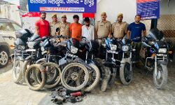 वाहन चोर गिरोह का पर्दाफाश कर दबोचे दो आरोपी- बाइकें व पार्ट्स बरामद