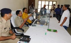 DM SSP ने तहसील दिवस में सुनी समस्याएं कसे अफसरों के पेंच DM SSP ने तहसील दिवस में सुनी समस्याएं कसे अफसरों के पेंच