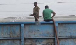 कोयला लदी मालगाड़ी के तीन वेगन में लगी आग- मची अफरा-तफरी