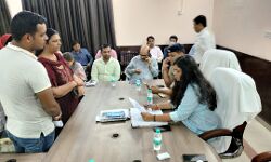 DM ने अफसरों को दी हिदायत- शिकायतों का तुरंत हो समाधान