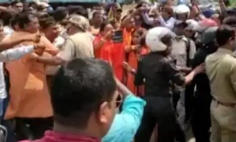 नगर निगम चुनाव को लेकर भाजपा कार्यकर्ता इस दल से भिडे-फूटे सिर