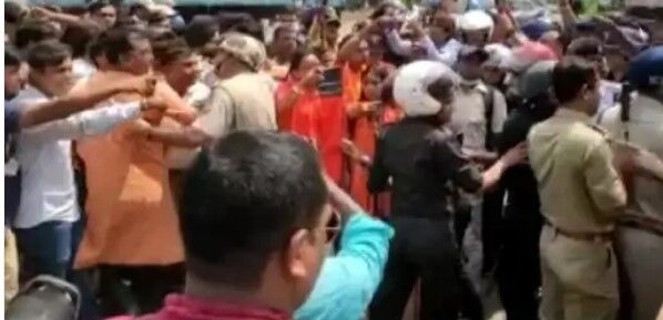नगर निगम चुनाव को लेकर भाजपा कार्यकर्ता इस दल से भिडे-फूटे सिर नगर निगम चुनाव को लेकर भाजपा कार्यकर्ता इस दल से भिडे-फूटे सिर