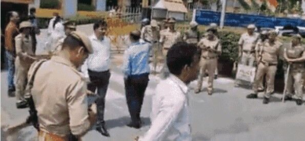 त्यागी महापंचायत को लेकर सांसद के अस्पताल की सुरक्षा में पुलिस का डेरा त्यागी महापंचायत को लेकर सांसद के अस्पताल की सुरक्षा में पुलिस का डेरा