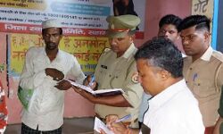 तेज रफ्तार ट्रक ने वैन में मारी टक्कर- 6 लोगों की हो गई मौत