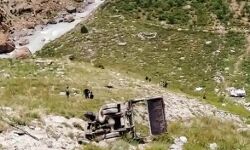 सैनिको को लेकर जा रहा ट्रक इतनी गहरी खाई में गिरा- 9 की मौत