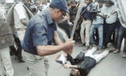 तिरंगा थामेेेे बेरोजगारों पर पुलिस का डंडा- जमकर बरसाई लाठियां