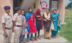 सिंगर बनने की चाह में परिजनों को चकमा दे गायब हुई युवती की ऐसे बचाई इज्जत