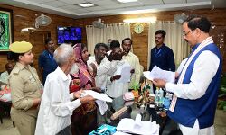 जन समस्याओं का त्वरित गति से किया जाय निस्तारण - केशव प्रसाद मौर्य जन समस्याओं का त्वरित गति से किया जाय निस्तारण - केशव प्रसाद मौर्य