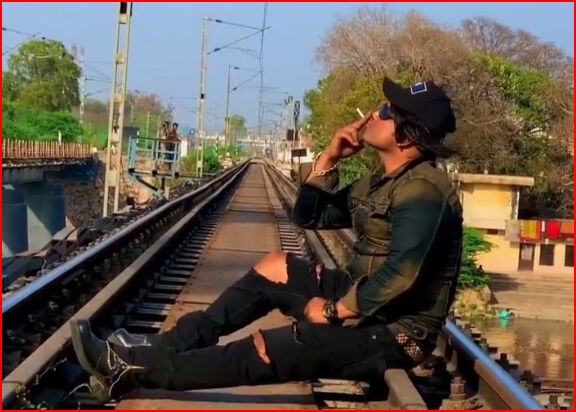 रेलवे ट्रैक पर पहुंचे डी सलमान खान ने दिखाया जलवा, अब दर्ज हुई FIR