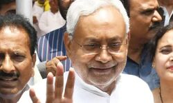 बोले CM- अभी तो रेड पड़ी है देखते जाइए आगे क्या-क्या होता है बोले CM- अभी तो रेड पड़ी है देखते जाइए आगे क्या-क्या होता है