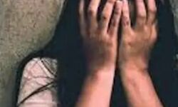 प्रेम प्यार में फिर धोखा-आशीष मिश्र बने युवक ने किया रेप- बनाया वीडियो प्रेम प्यार में फिर धोखा-आशीष मिश्र बने युवक ने किया रेप- बनाया वीडियो