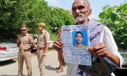 CM से बेटे की बरामदगी की गुहार को लेकर पहुंचा पिता हिरासत में लिया