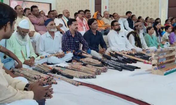बांसुरी कारीगर हुए निराश- PM नहीं कर पाए मन की बात बांसुरी कारीगर हुए निराश- PM नहीं कर पाए मन की बात