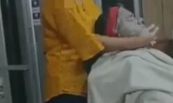 लड़की के हाथों मसाज कराने वाले दरोगा को SSP ने दिया निलंबन का ईनाम लड़की के हाथों मसाज कराने वाले दरोगा को SSP ने दिया निलंबन का ईनाम