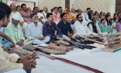 बांसुरी कारीगर हुए निराश- PM नहीं कर पाए मन की बात बांसुरी कारीगर हुए निराश- PM नहीं कर पाए मन की बात