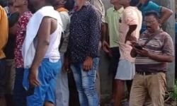 पत्नी से झगड़े के बाद पेड़ पर रह रहा व्यक्ति इतने दिन बाद नीचे उतारा पत्नी से झगड़े के बाद पेड़ पर रह रहा व्यक्ति इतने दिन बाद नीचे उतारा