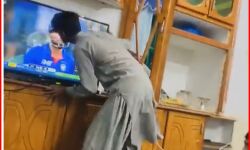 पाक की हार से खुश लोगों ने स्क्रीन पर ले लिया इस खिलाड़ी का चुम्मा