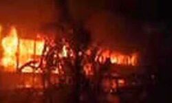 नौका में लगी आग से मचा हाहाकार रैस्क्यू शुरू नौका में लगी आग से मचा हाहाकार रैस्क्यू शुरू