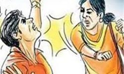 बेटी का साहस- शोहदे ने किया जलाने का प्रयास तो लड़की ने किया ऐसा काम