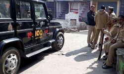 और नोकझोंक हुई तो थानेदार ने दरोगा पर तान दी पिस्टल-फुटेज वायरल