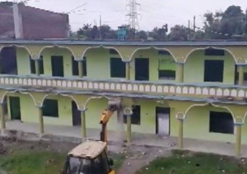 बुलडोजर ने अब एक और मदरसा जमींदोज किया-अब तक 3 ध्वस्त