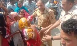 युवक की मौत मामले में ग्रामीणों ने घेरी कोतवाली- काटा हंगामा, सडक जाम युवक की मौत मामले में ग्रामीणों ने घेरी कोतवाली- काटा हंगामा, सडक जाम