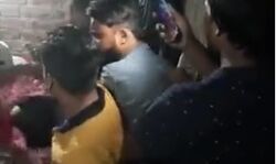 पांचवा निकाह रचाने पर बाप का बच्चों ने किया ऐसा हाल-दुल्हन हुई फरार पांचवा निकाह रचाने पर बाप का बच्चों ने किया ऐसा हाल-दुल्हन हुई फरार