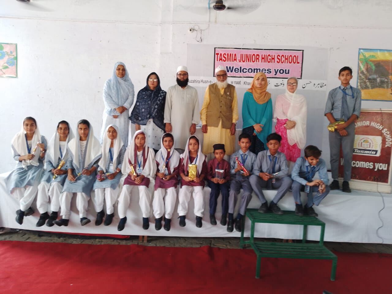 प्रतियोगिता में छात्र-छात्राओं ने दिखाई प्रतिभा- बटोरे इनाम