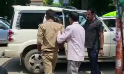 ना वर्दी की चिंता और ना टोपी खोने का डर-टल्ली महाराज सिपाही निलंबित ना वर्दी की चिंता और ना टोपी खोने का डर-टल्ली महाराज सिपाही निलंबित