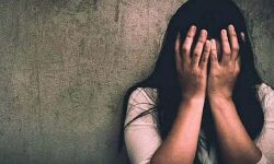 छात्राओं से छेड़छाड़ कर फाड़े कपड़े-पब्लिक ने एक बदमाश का किया ऐसा हाल