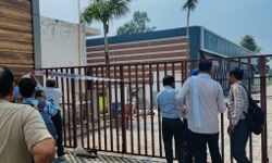 अवैध निर्माण पर चला कानून का डंडा- रेसोर्ट की आड़ में बन रहा बैंकटहॉल सील अवैध निर्माण पर चला कानून का डंडा- रेसोर्ट की आड़ में बन रहा बैंकटहॉल सील