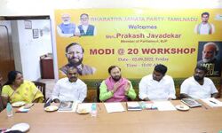 मोदी देश के विकास के लिए कर रहे हैं अथक परिश्रम: जावड़ेकर मोदी देश के विकास के लिए कर रहे हैं अथक परिश्रम: जावड़ेकर