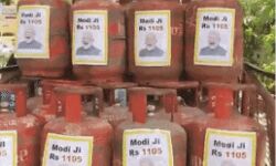 नहीं मिली थी राशन की दुकानों पर तस्वीर- अब सिलेंडर तक पीएम की फोटो नहीं मिली थी राशन की दुकानों पर तस्वीर- अब सिलेंडर तक पीएम की फोटो