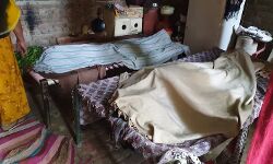 घर की आर्थिक तंगी ले गई दो महिलाओं की जान- मच गया कोहराम घर की आर्थिक तंगी ले गई दो महिलाओं की जान- मच गया कोहराम