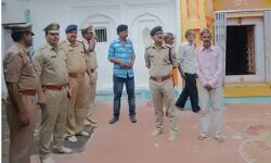 मंदिर पर चोरों का धावा-लाखों की मूर्तियां चोरी, चांदी के छत्र भी उड़ाए मंदिर पर चोरों का धावा-लाखों की मूर्तियां चोरी, चांदी के छत्र भी उड़ाए