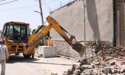 बुरे काम का बुरा नतीजा-लेडी डॉन के मकान पर बुलडोजर की तैयारियां बुरे काम का बुरा नतीजा-लेडी डॉन के मकान पर बुलडोजर की तैयारियां