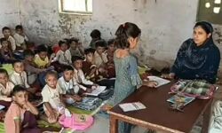 गजब-शुक्रवार को छुट्टी, रविवार को पढ़ाई डीएम ने अब दिखाई कड़ाई गजब-शुक्रवार को छुट्टी, रविवार को पढ़ाई डीएम ने अब दिखाई कड़ाई