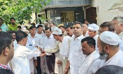 मांगों को लेकर प्रधान संगठन ने कचहरी में दिया धरना- ADM को सौंपा ज्ञापन