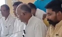 सुभासपा में मची भगदड़- राष्ट्रीय उपाध्यक्ष समेत 30 का इस्तीफा सुभासपा में मची भगदड़- राष्ट्रीय उपाध्यक्ष समेत 30 का इस्तीफा