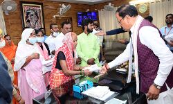 जनता दर्शन में सुनी समस्याएं- डिप्टी CM ने दिलाया निस्तारण का विश्वास