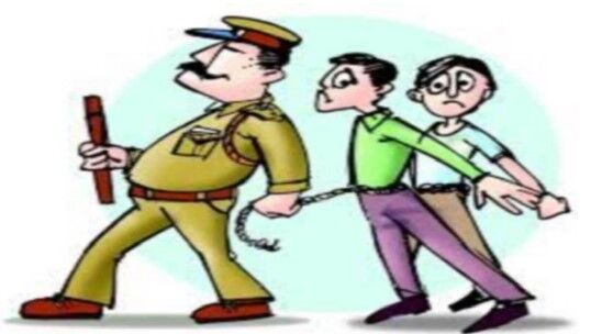 पुलिस पर जालसाज पड़ा भारी- कचहरी से सिपाही को धक्का देकर भागा पुलिस पर जालसाज पड़ा भारी- कचहरी से सिपाही को धक्का देकर भागा