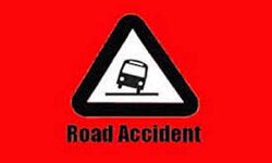 तेज रफ्तार कार के बेेकाबू होने से एक परिवार के पांच लोगों की मौत तेज रफ्तार कार के बेेकाबू होने से एक परिवार के पांच लोगों की मौत