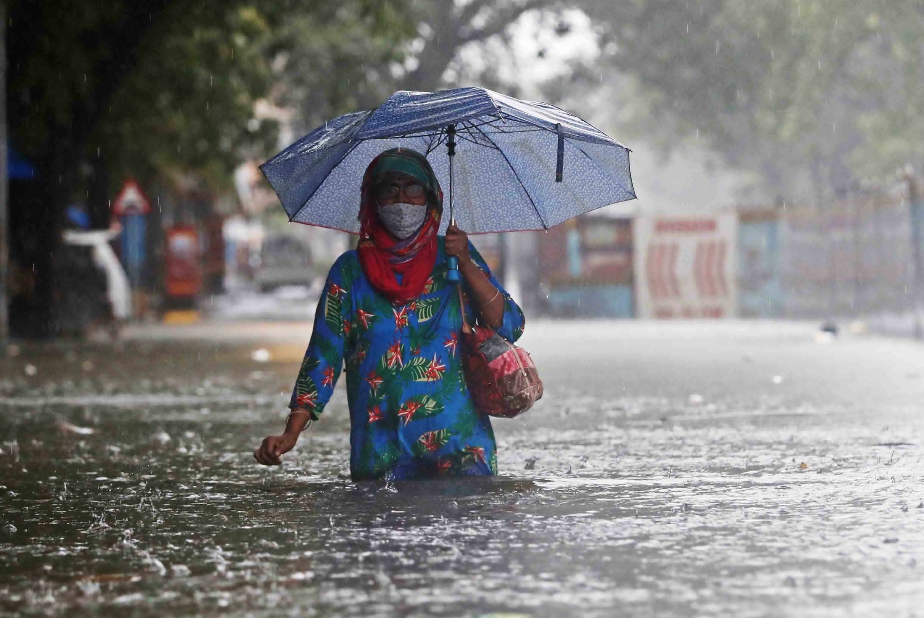 तेज बारिश के कारण आई बाढ़ में हुई इतने लोगो की मृत्यु
