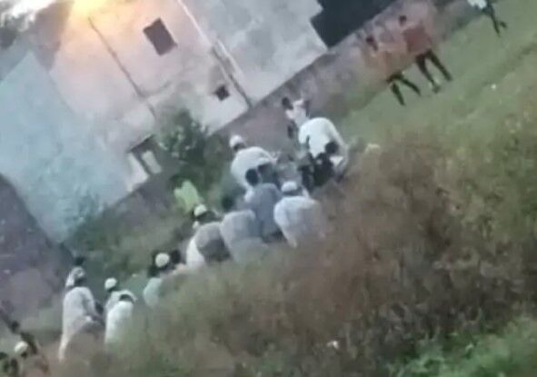 मॉल और स्टेशन के बाद अब खेल के मैदान में पढी गई सामूहिक नमाज
