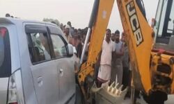 टहलने के लिए निकले तीन युवकों की तेज रफ्तार कार ऐसे ले गई जान टहलने के लिए निकले तीन युवकों की तेज रफ्तार कार ऐसे ले गई जान