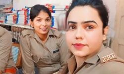 वर्दी में गाने पर मटकते हुए रील बनाने वाली दो महिला कांस्टेबल सस्पेंड वर्दी में गाने पर मटकते हुए रील बनाने वाली दो महिला कांस्टेबल सस्पेंड