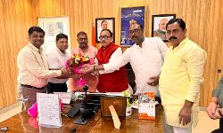 उद्यमियों के दल ने उद्योग मंत्री को बताई समस्याएं तो मिला आश्वासन उद्यमियों के दल ने उद्योग मंत्री को बताई समस्याएं तो मिला आश्वासन